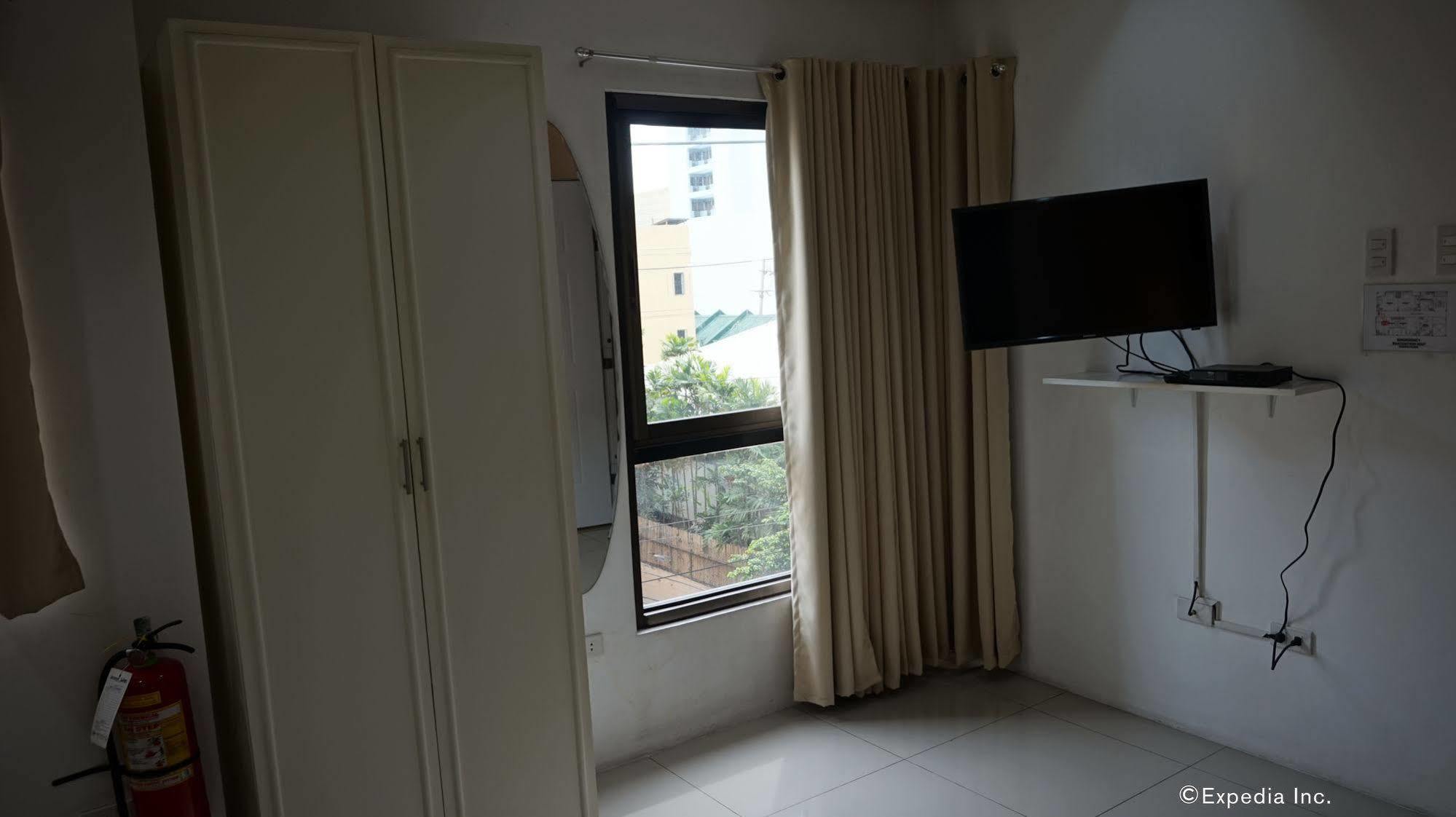Baymont Suites&Residences Paranaque City Extérieur photo