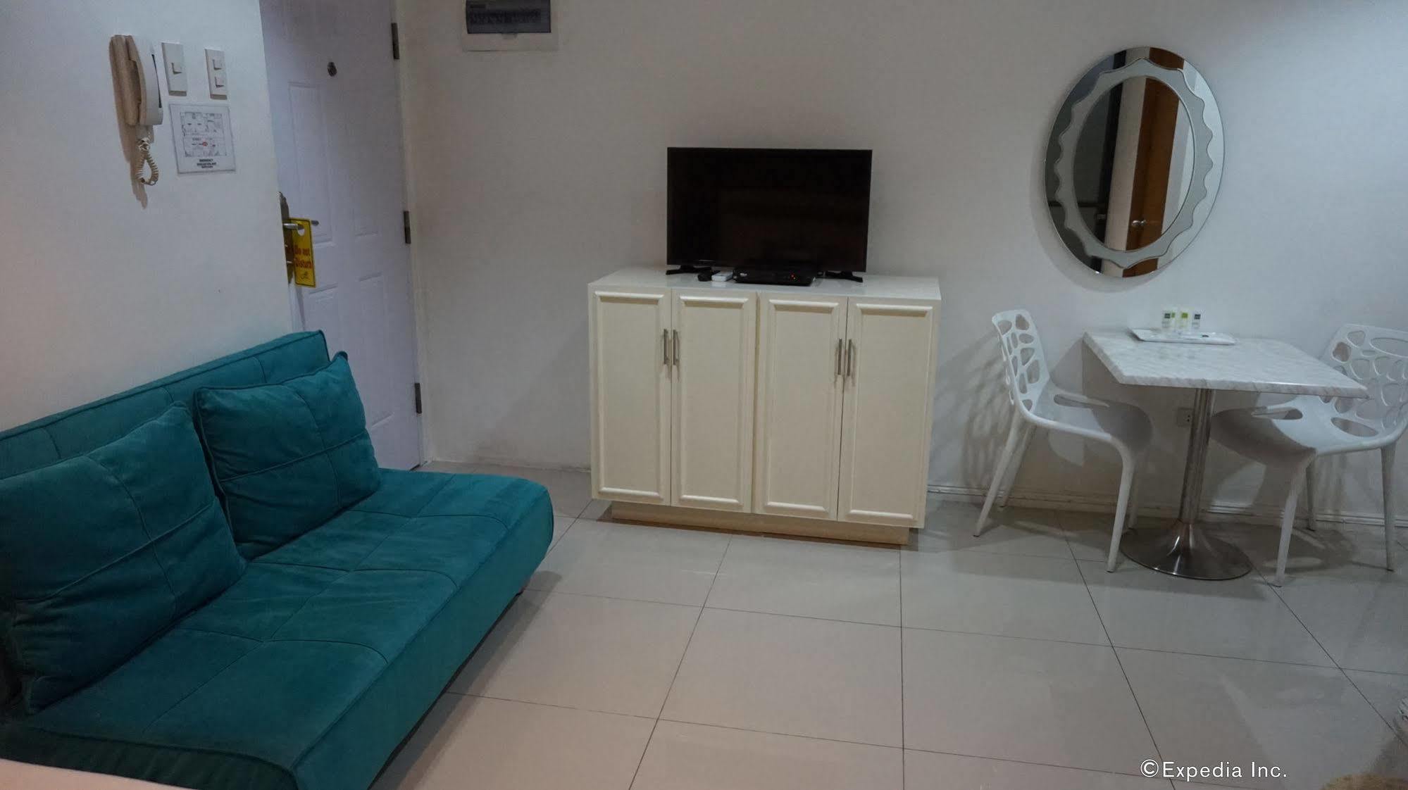 Baymont Suites&Residences Paranaque City Extérieur photo