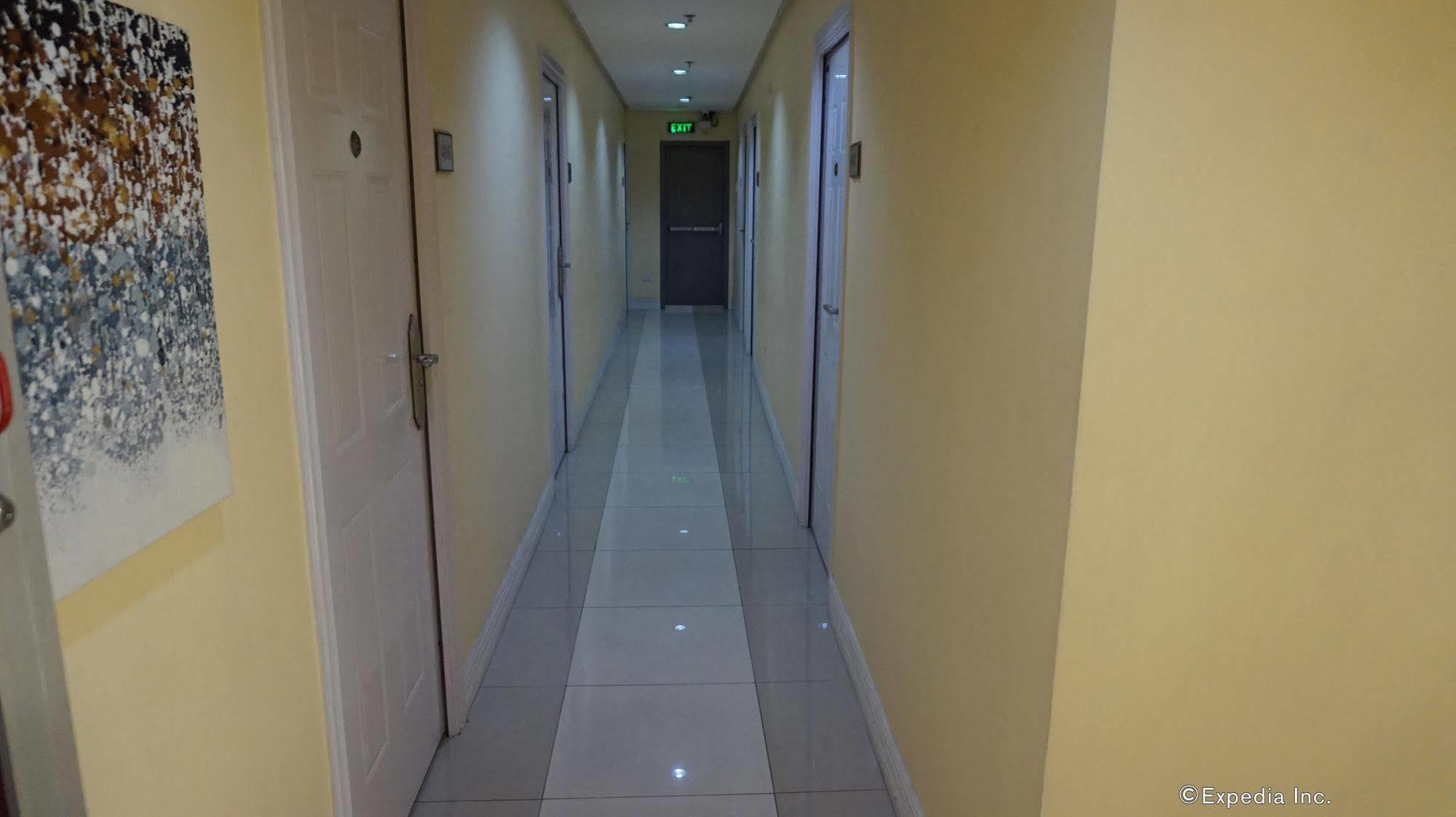 Baymont Suites&Residences Paranaque City Extérieur photo