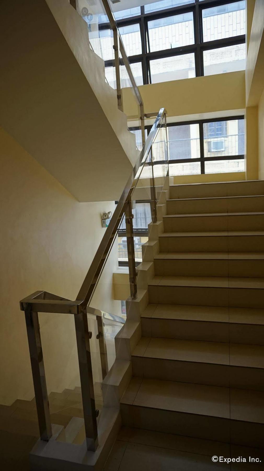 Baymont Suites&Residences Paranaque City Extérieur photo