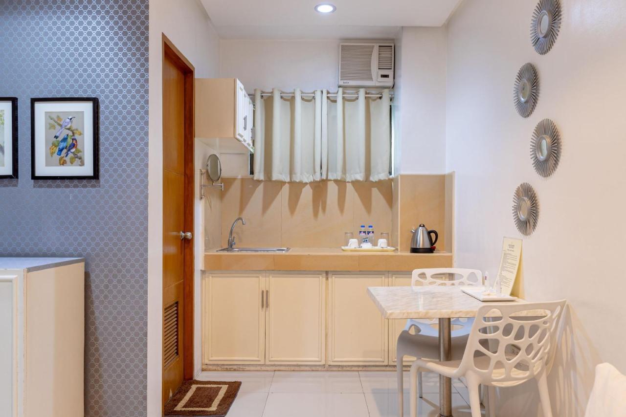 Baymont Suites&Residences Paranaque City Extérieur photo