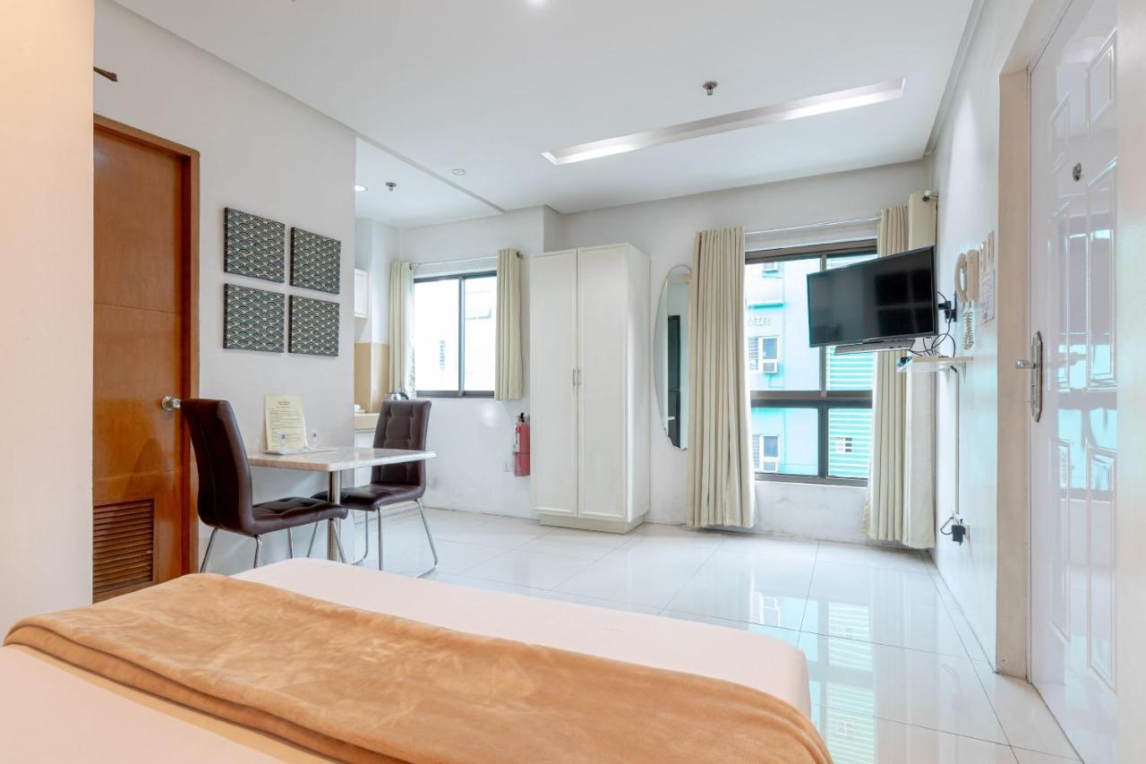 Baymont Suites&Residences Paranaque City Extérieur photo