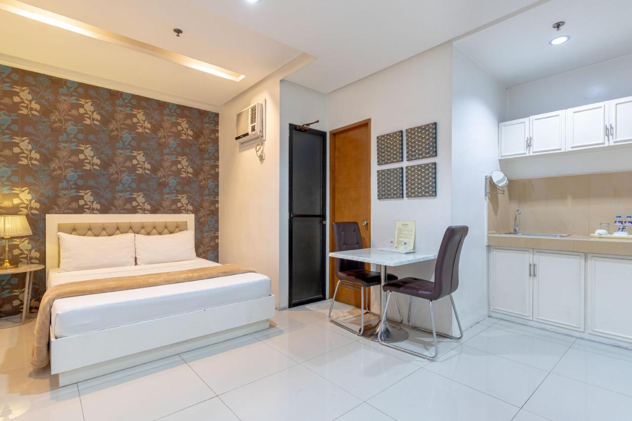 Baymont Suites&Residences Paranaque City Extérieur photo